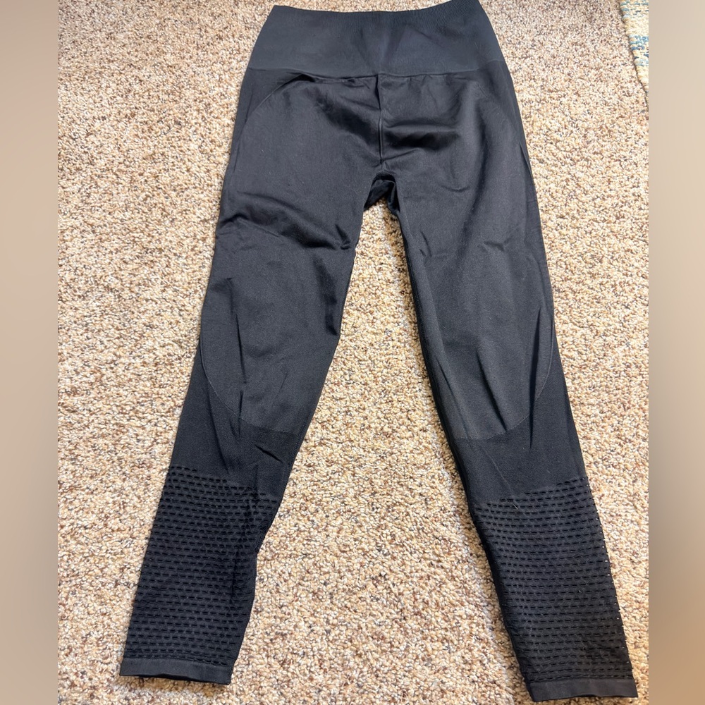 Fabletics seamless perforated leggings- XXS - Picture 2 of 3